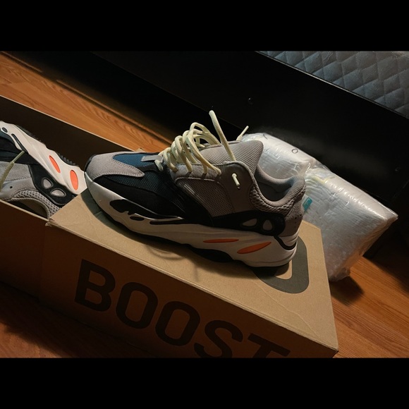 Yeezy boost 700 - Picture 3 of 4